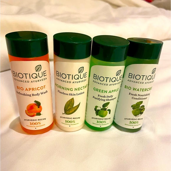 5 Piece Biotique Bath & Body Travel Kit & Nykaa X Jahnvi Kapoor Travel Pouch - Picture 2 of 6
